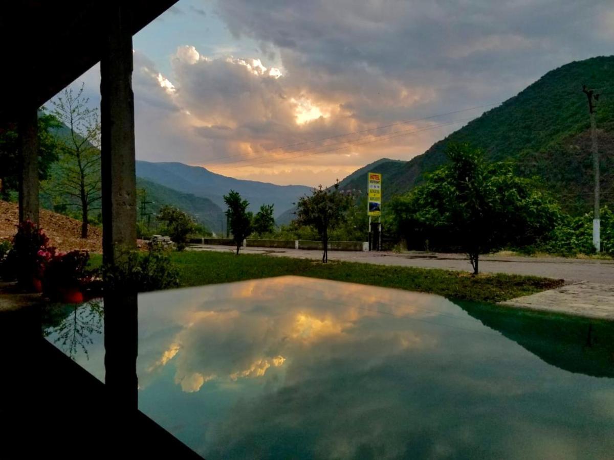 Lugina E Komanit Exteriér fotografie