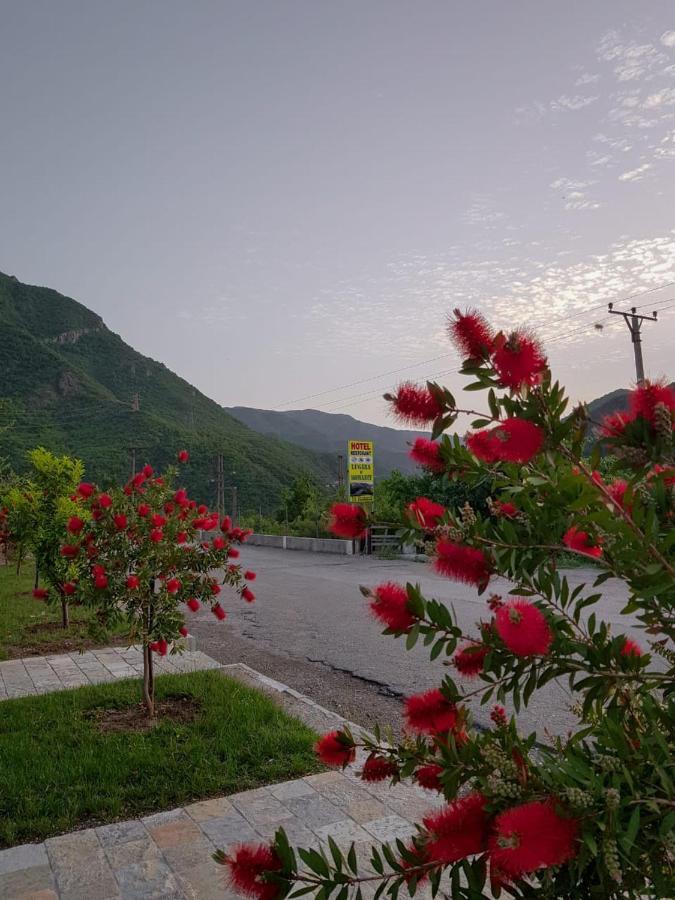 Lugina E Komanit Exteriér fotografie