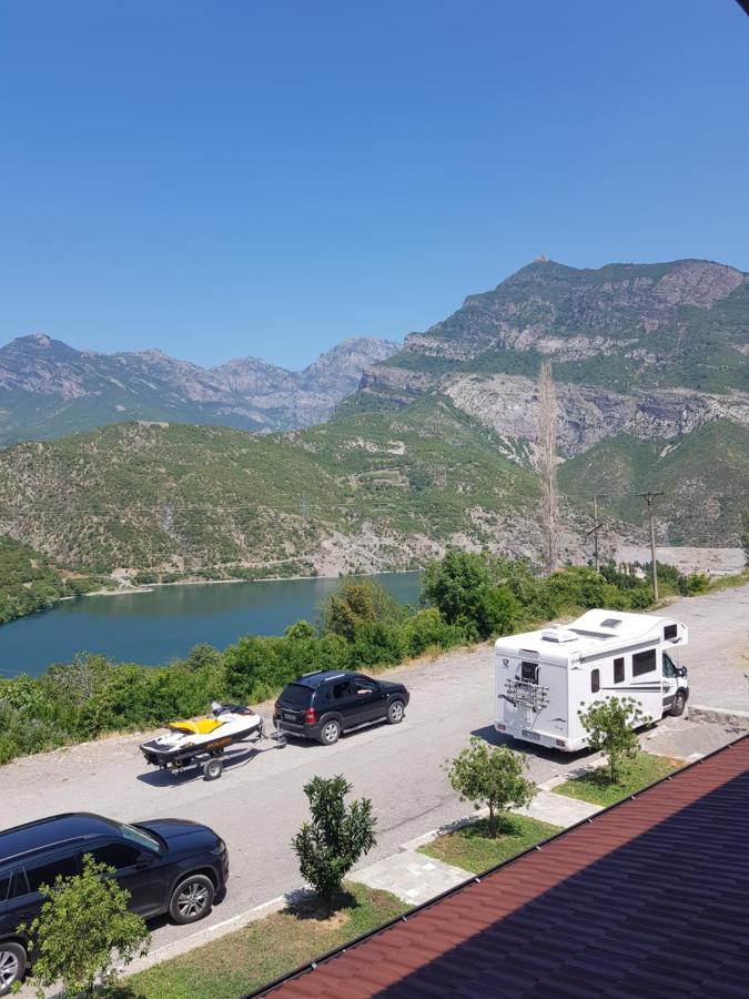 Lugina E Komanit Exteriér fotografie