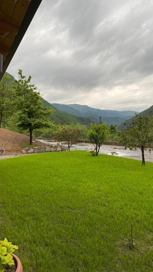 Lugina E Komanit Exteriér fotografie