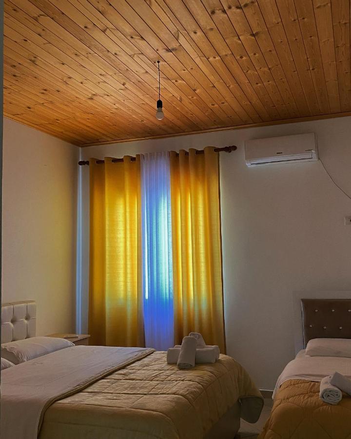 Lugina E Komanit Exteriér fotografie