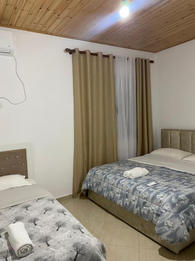 Lugina E Komanit Exteriér fotografie
